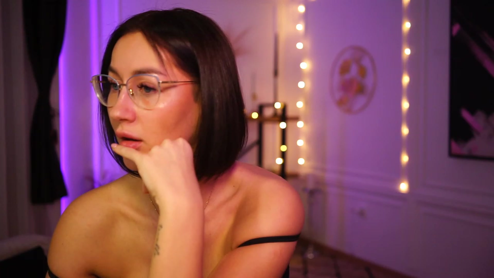 Gallery image thumbnail from Queen_Dasha's myfreecams stream on, 03/19/2023, 23:38 image 18 of 20