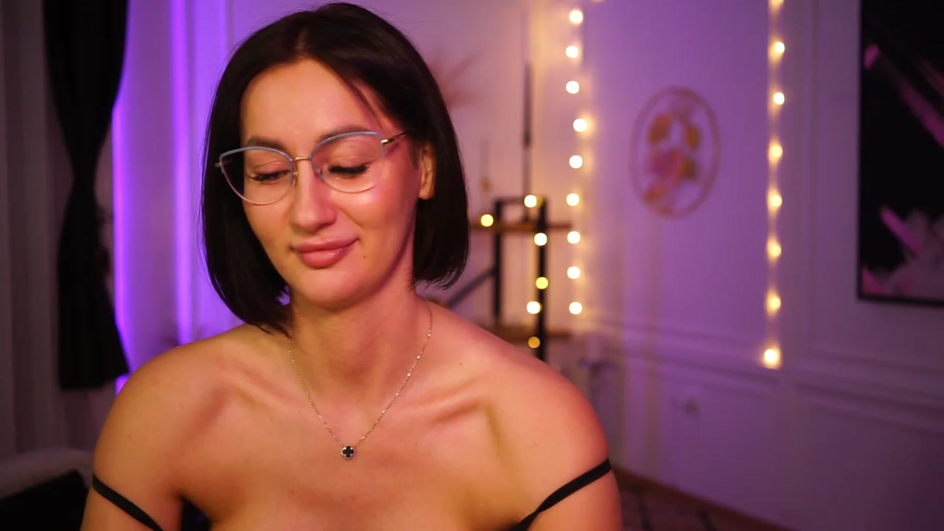 Gallery image thumbnail from Queen_Dasha's myfreecams stream on, 03/19/2023, 23:38 image 15 of 20