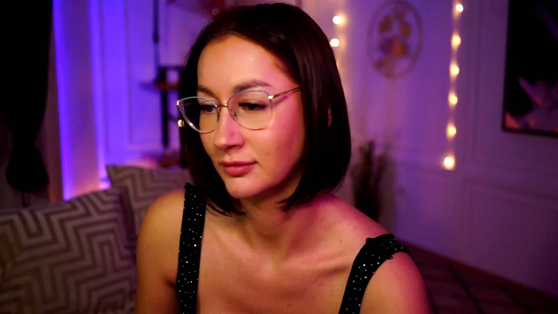 Gallery image thumbnail from Queen_Dasha's myfreecams stream on, 04/06/2023, 22:27 image 13 of 20