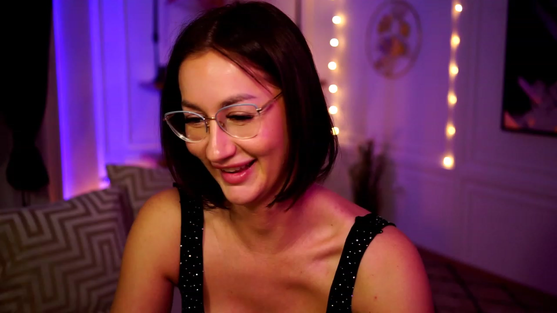 Gallery image thumbnail from Queen_Dasha's myfreecams stream on, 04/06/2023, 22:27 image 3 of 20