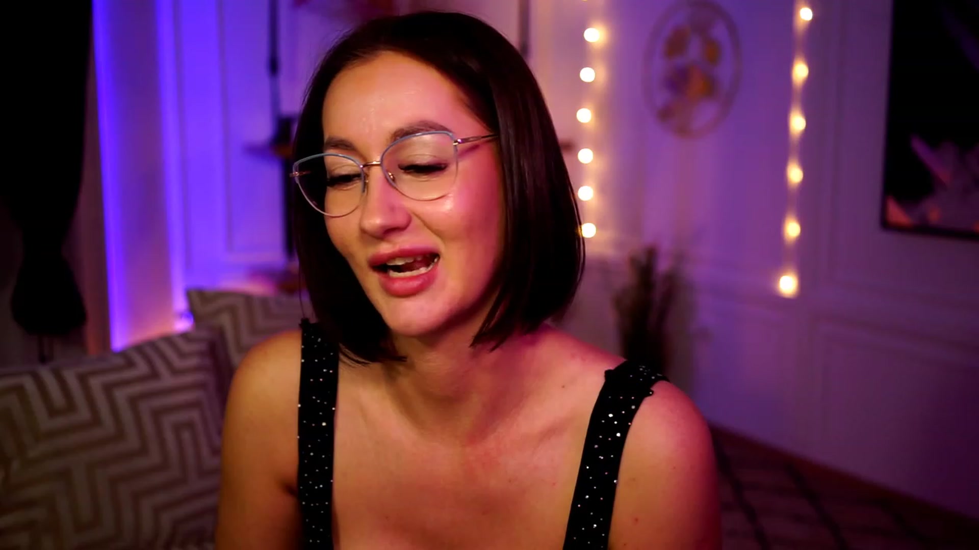 Gallery image thumbnail from Queen_Dasha's myfreecams stream on, 04/06/2023, 22:27 image 18 of 20