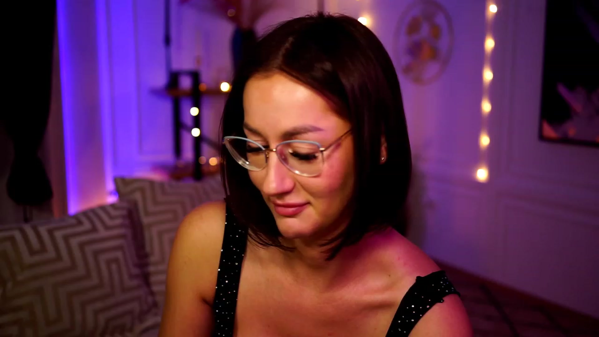 Gallery image thumbnail from Queen_Dasha's myfreecams stream on, 04/06/2023, 22:27 image 15 of 20