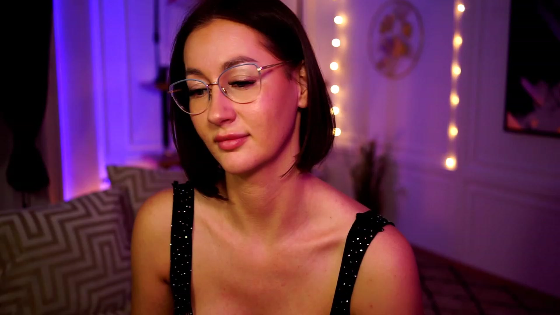 Gallery image thumbnail from Queen_Dasha's myfreecams stream on, 04/06/2023, 22:27 image 6 of 20