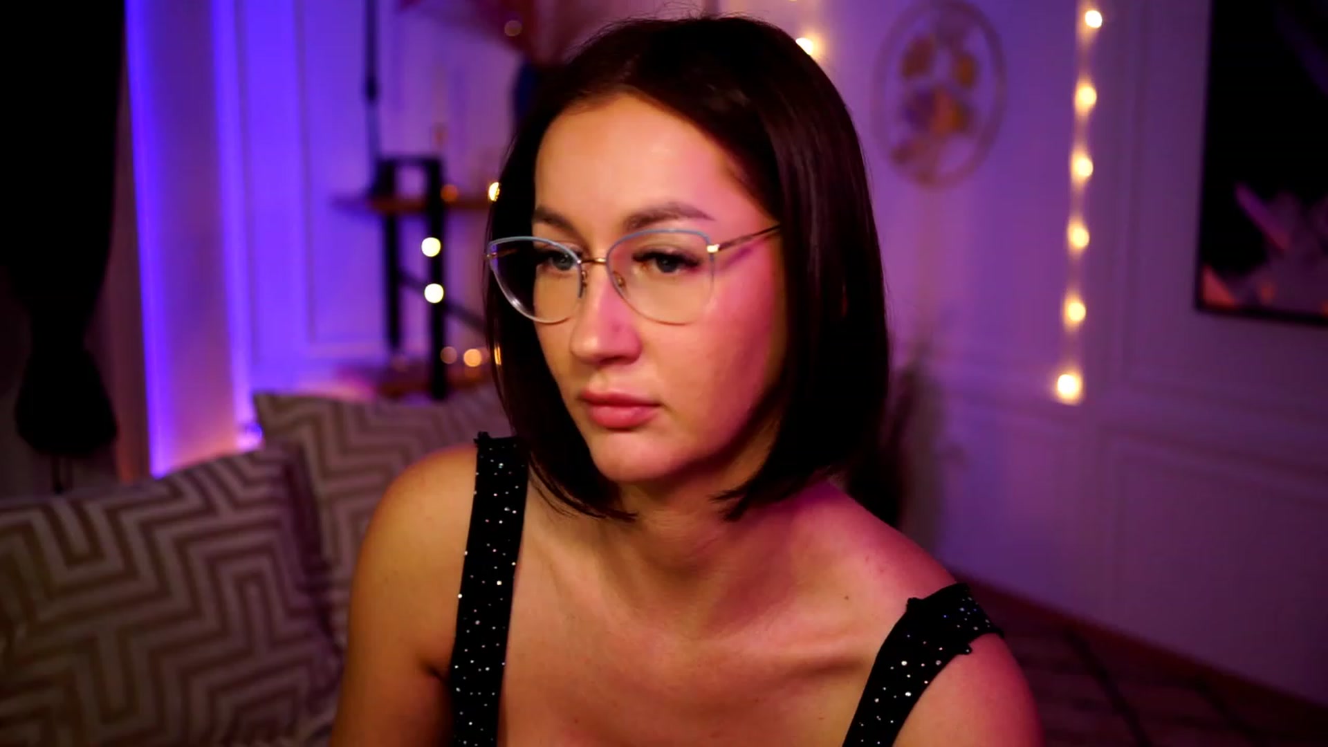 Gallery image thumbnail from Queen_Dasha's myfreecams stream on, 04/06/2023, 22:27 image 14 of 20