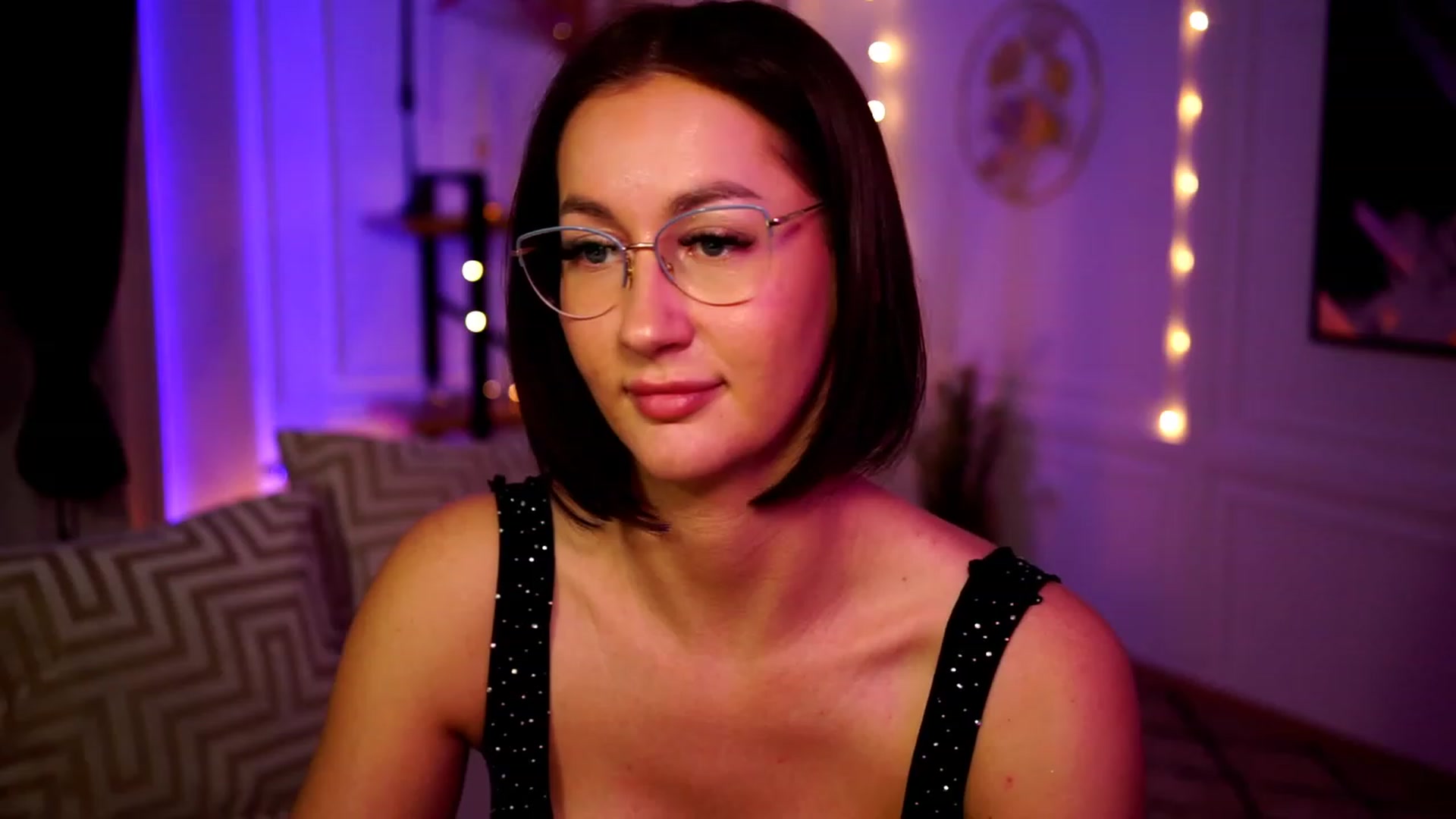 Gallery image thumbnail from Queen_Dasha's myfreecams stream on, 04/06/2023, 22:27 image 9 of 20