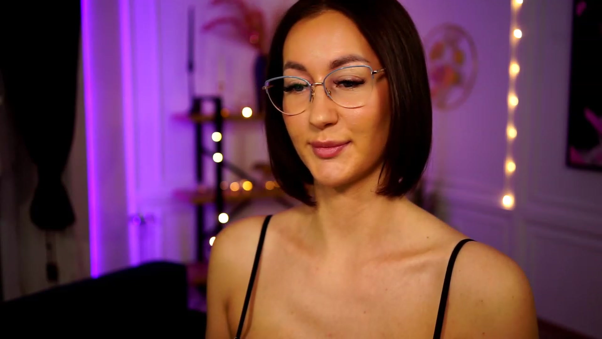 Gallery image thumbnail from Queen_Dasha's myfreecams stream on, 04/07/2023, 17:29 image 17 of 20