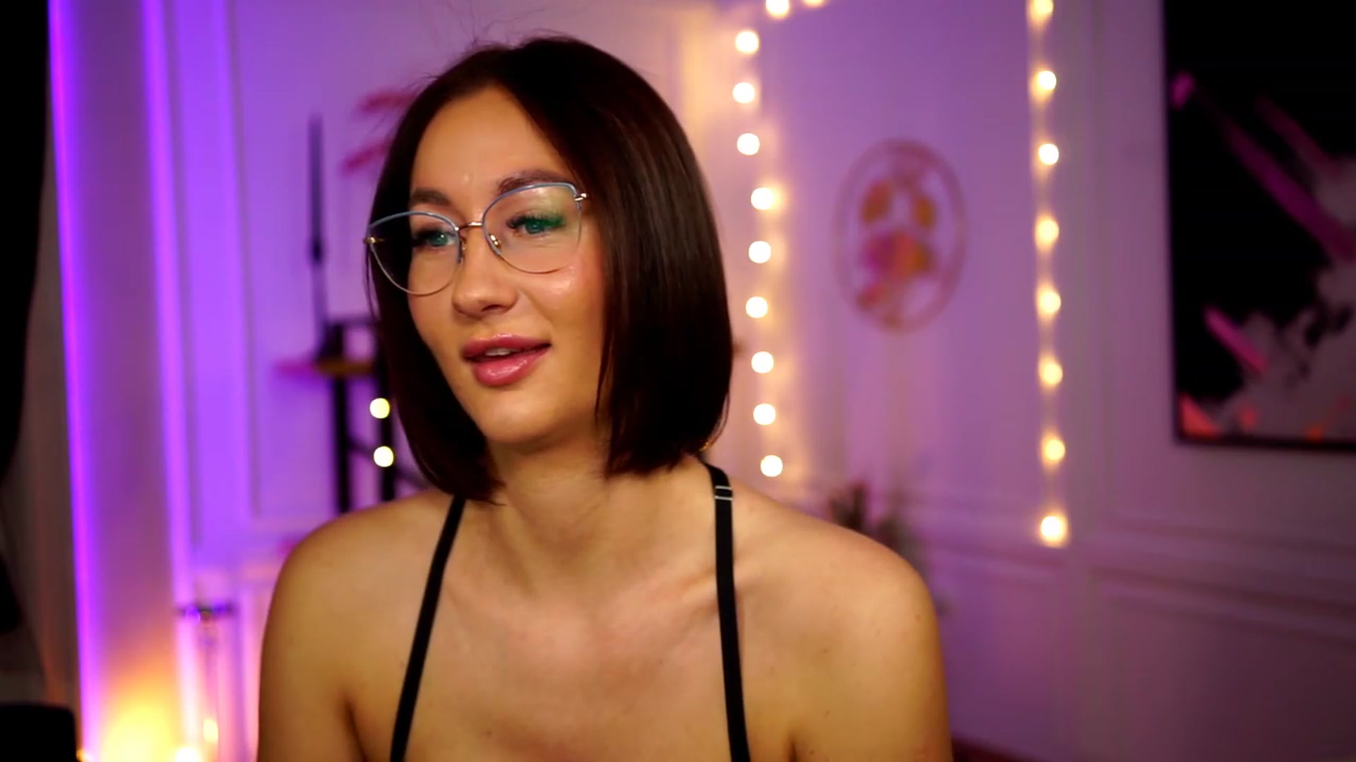Gallery image thumbnail from Queen_Dasha's myfreecams stream on, 04/08/2023, 17:40 image 13 of 20