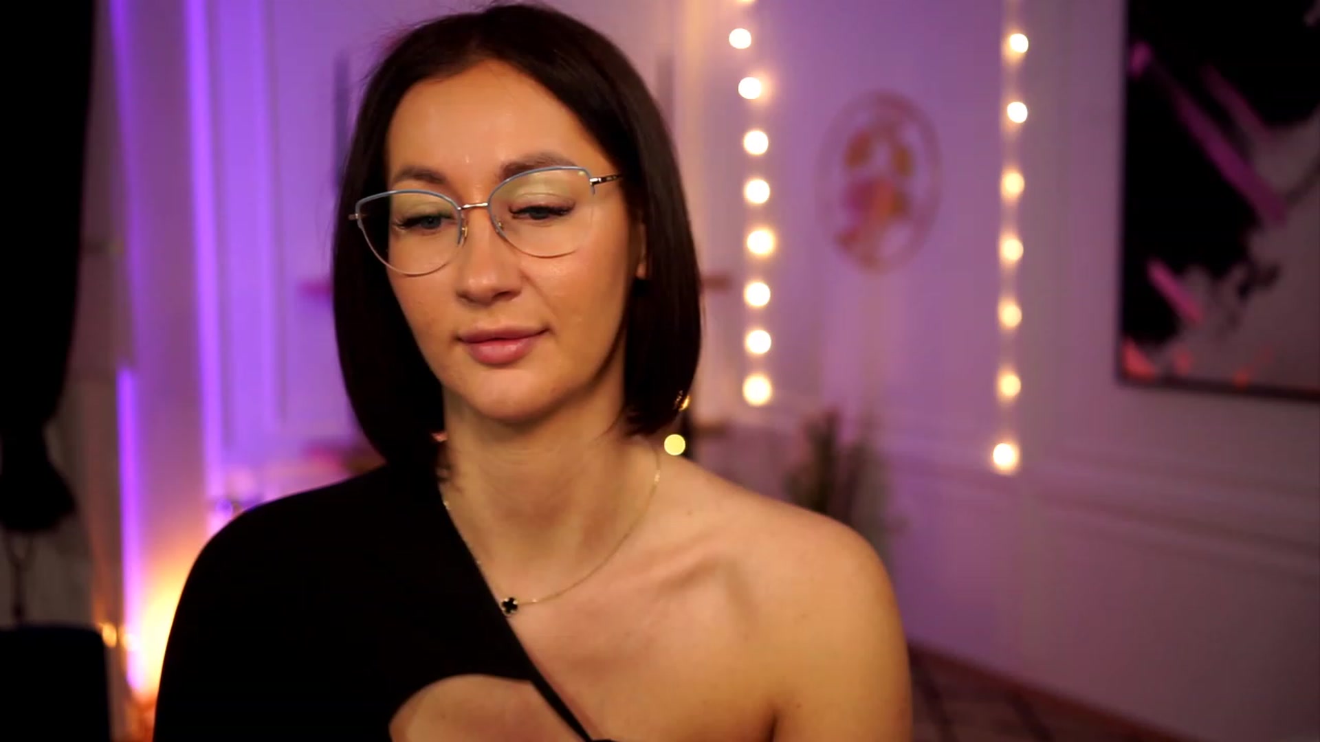 Gallery image thumbnail from Queen_Dasha's myfreecams stream on, 04/13/2023, 18:09 image 4 of 20
