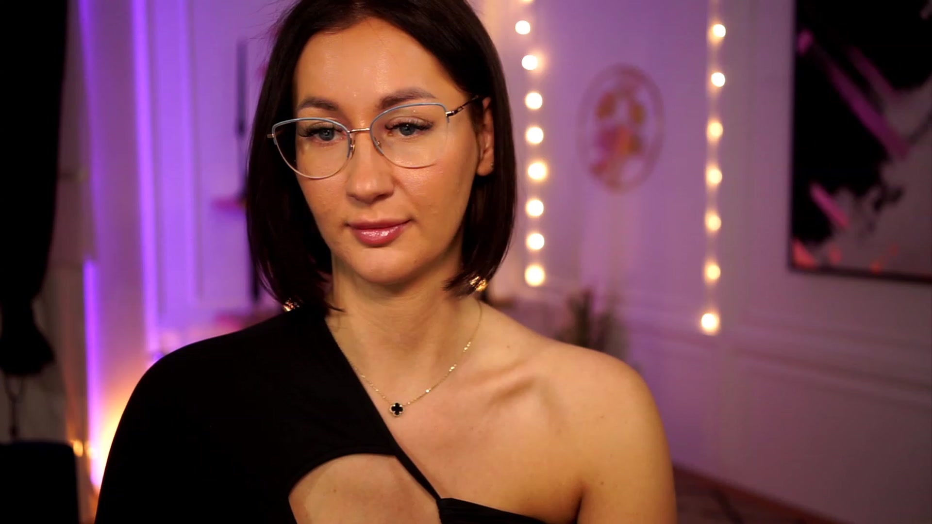 Gallery image thumbnail from Queen_Dasha's myfreecams stream on, 04/13/2023, 18:09 image 6 of 20