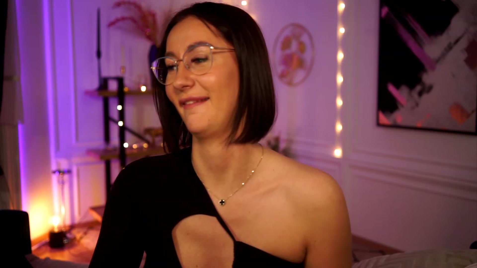 Gallery image thumbnail from Queen_Dasha's myfreecams stream on, 04/13/2023, 21:29 image 17 of 20