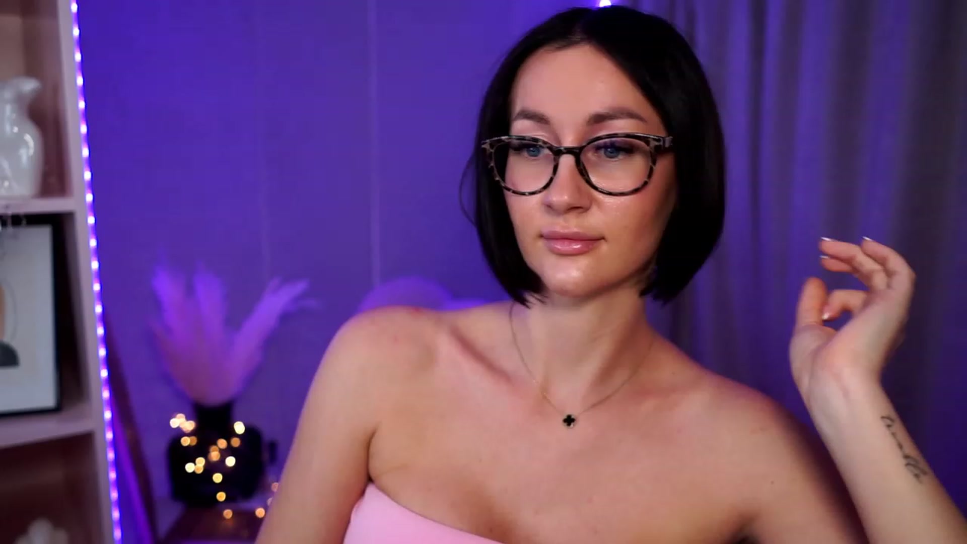 Gallery image thumbnail from Queen_Dasha's myfreecams stream on, 07/05/2023, 17:22 image 8 of 20