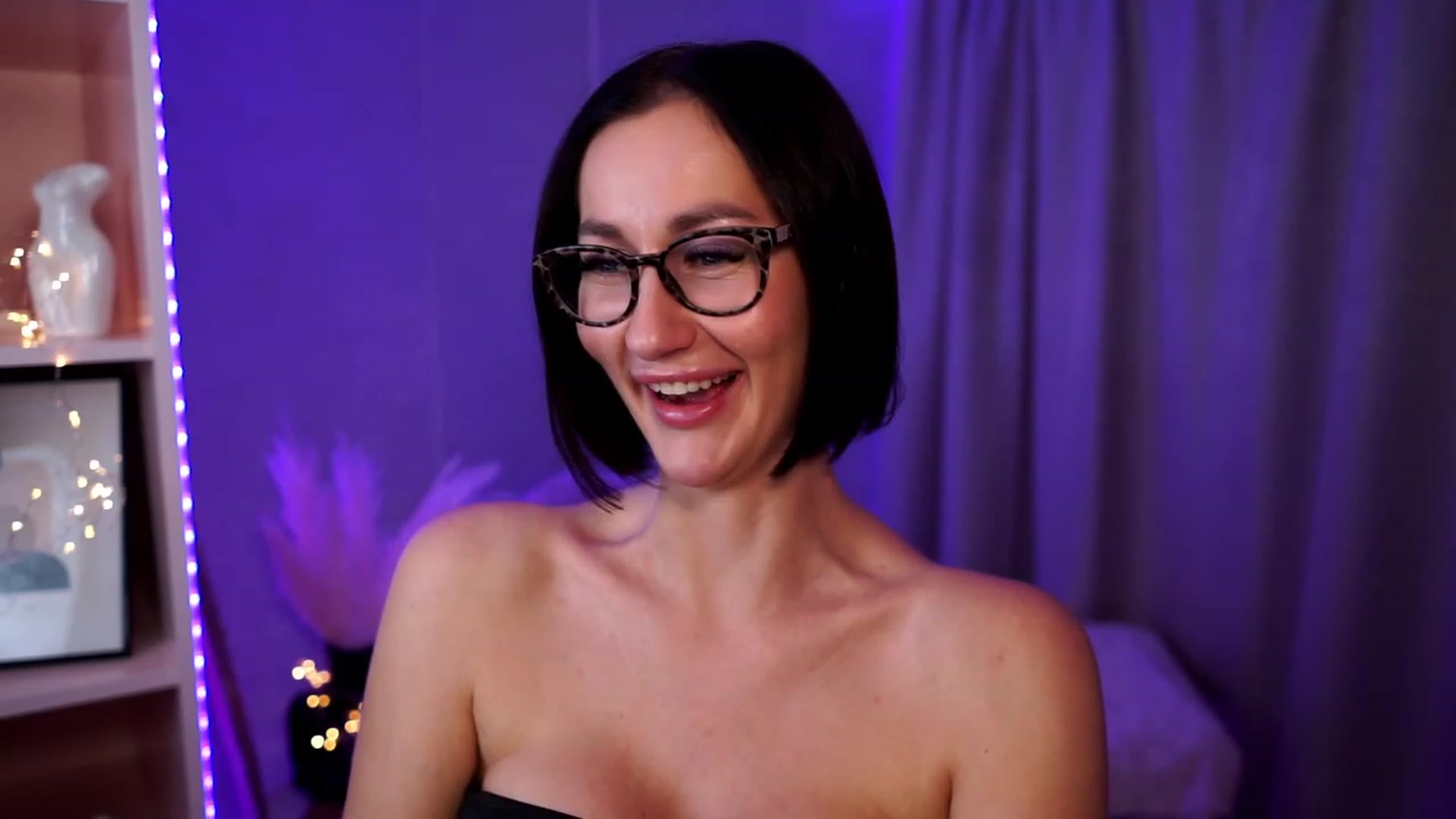 Gallery image thumbnail from Queen_Dasha's myfreecams stream on, 07/27/2023, 13:35 image 16 of 20