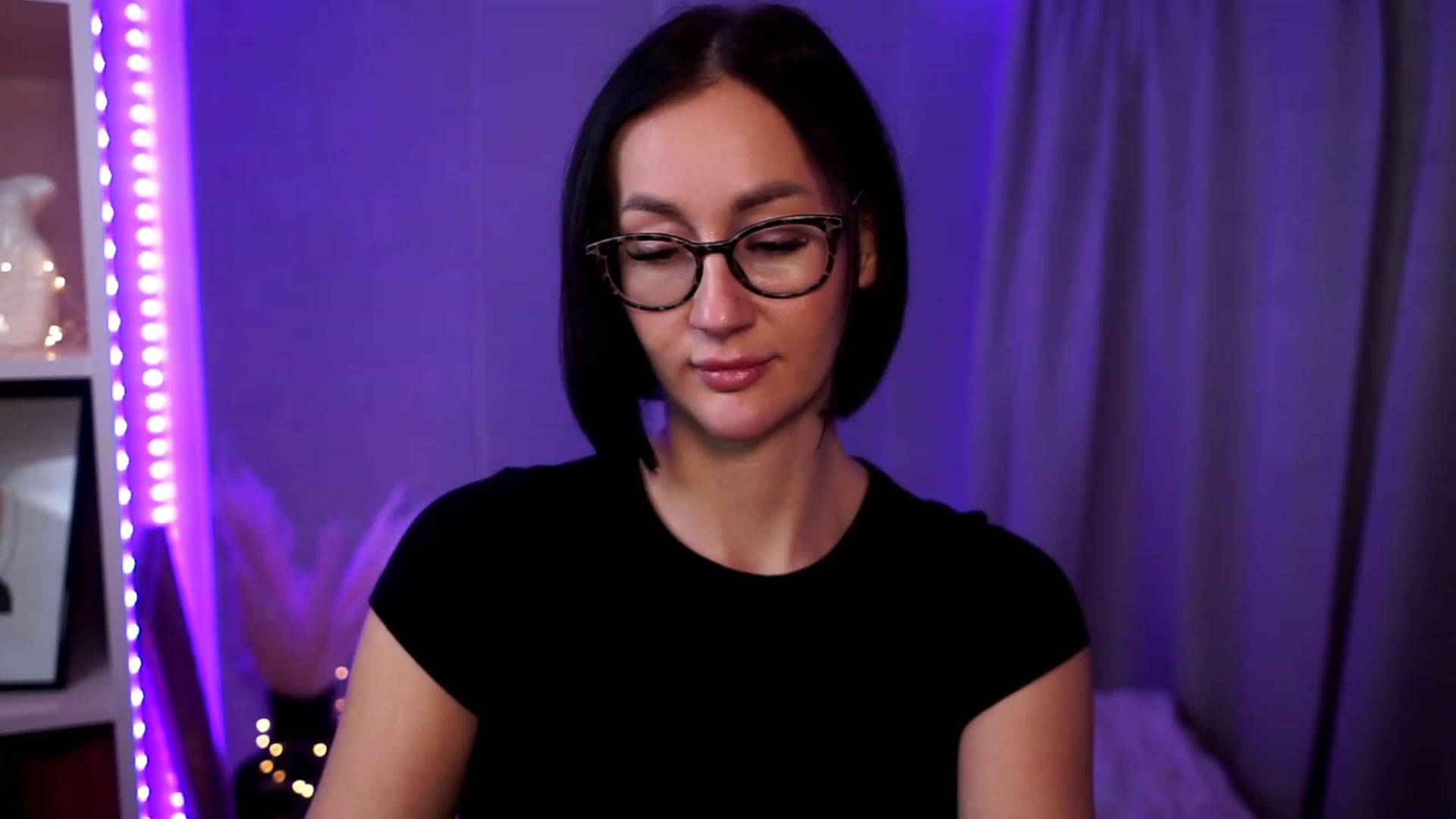 Gallery image thumbnail from Queen_Dasha's myfreecams stream on, 10/03/2023, 19:34 image 1 of 20