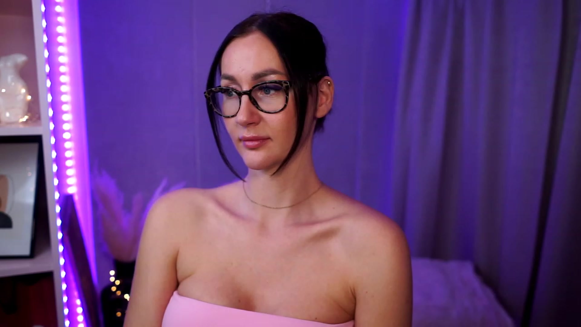 Gallery image thumbnail from Queen_Dasha's myfreecams stream on, 10/05/2023, 17:48 image 15 of 20