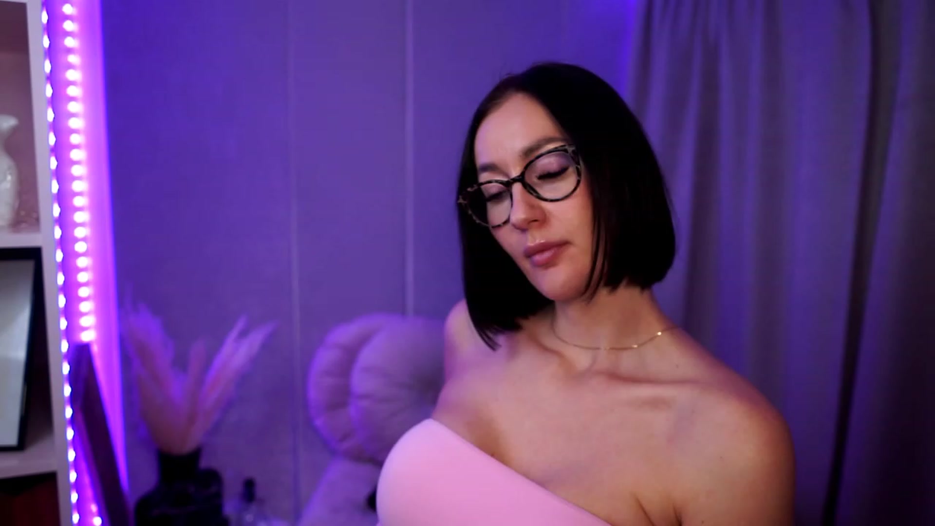 Gallery image thumbnail from Queen_Dasha's myfreecams stream on, 10/06/2023, 20:05 image 11 of 20