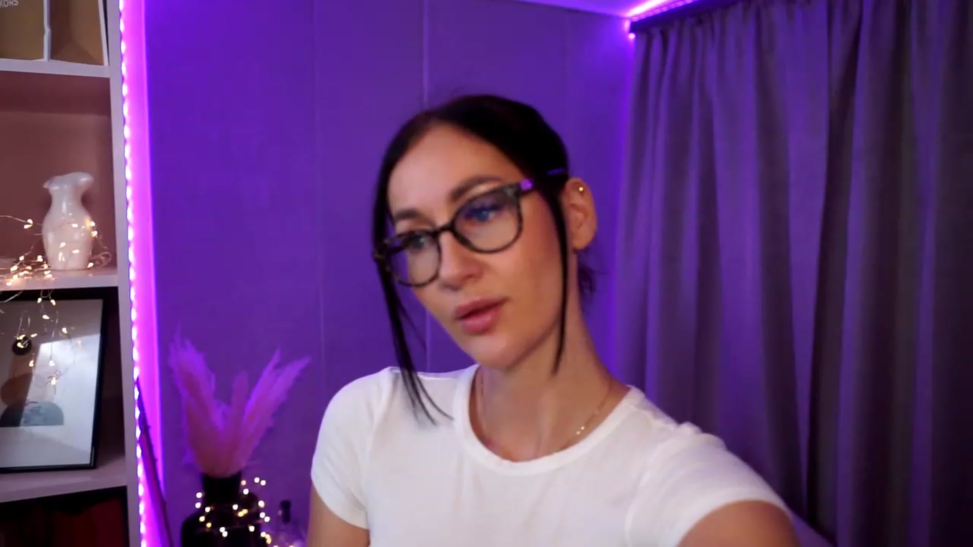 Gallery image thumbnail from Queen_Dasha's myfreecams stream on, 10/10/2023, 18:12 image 4 of 20