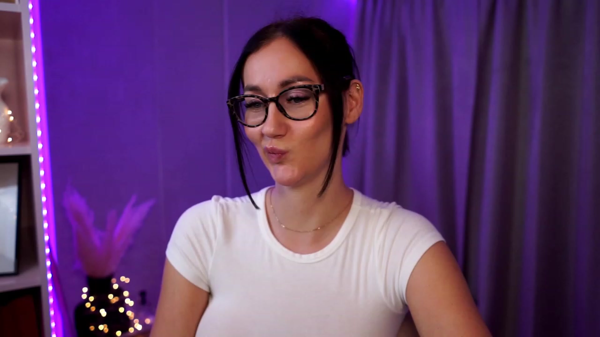 Gallery image thumbnail from Queen_Dasha's myfreecams stream on, 10/10/2023, 19:56 image 6 of 20
