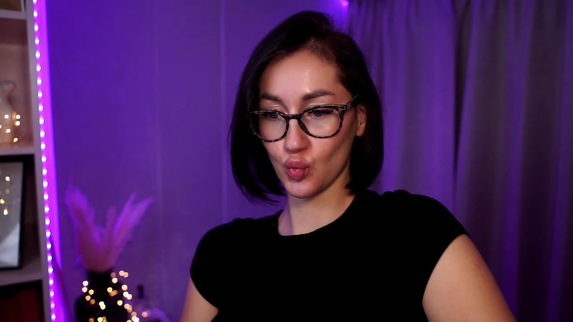 Gallery image thumbnail from Queen_Dasha's myfreecams stream on, 10/15/2023, 20:13 image 19 of 20