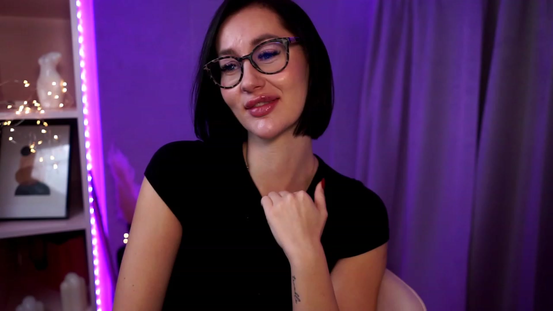 Gallery image thumbnail from Queen_Dasha's myfreecams stream on, 10/19/2023, 20:33 image 7 of 20