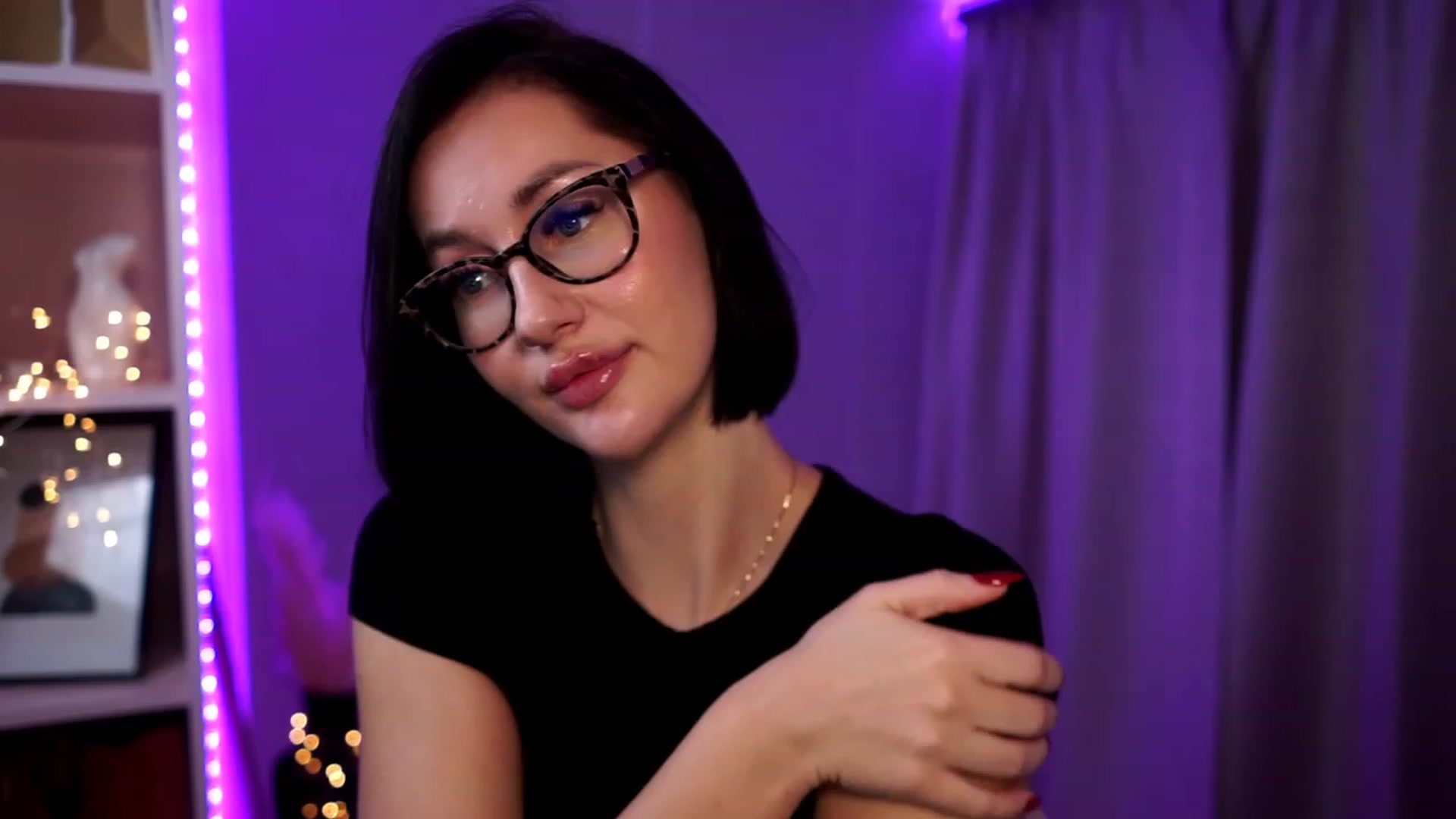 Gallery image thumbnail from Queen_Dasha's myfreecams stream on, 10/19/2023, 20:33 image 3 of 20