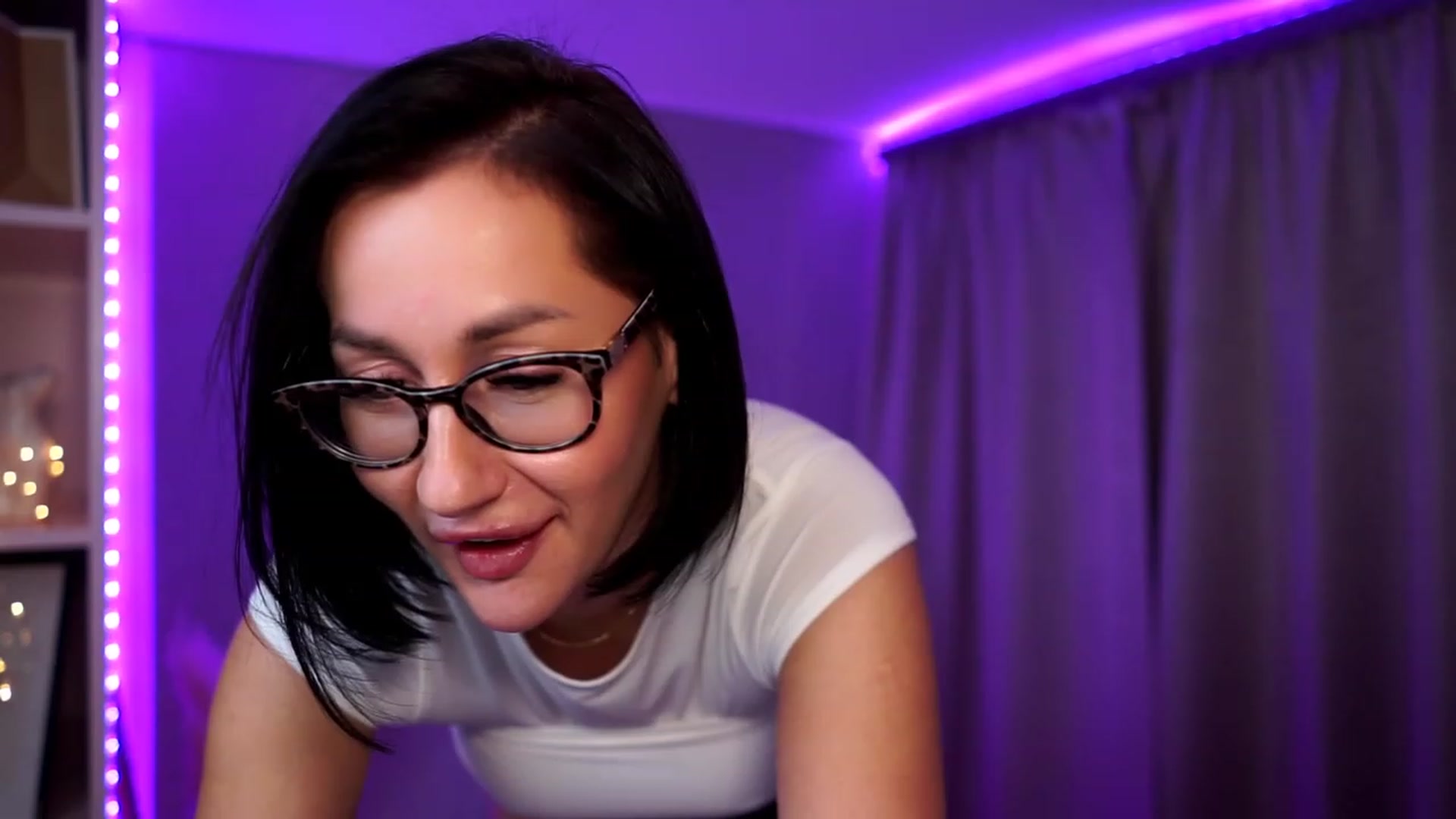 Gallery image thumbnail from Queen_Dasha's myfreecams stream on, 10/20/2023, 20:38 image 15 of 20