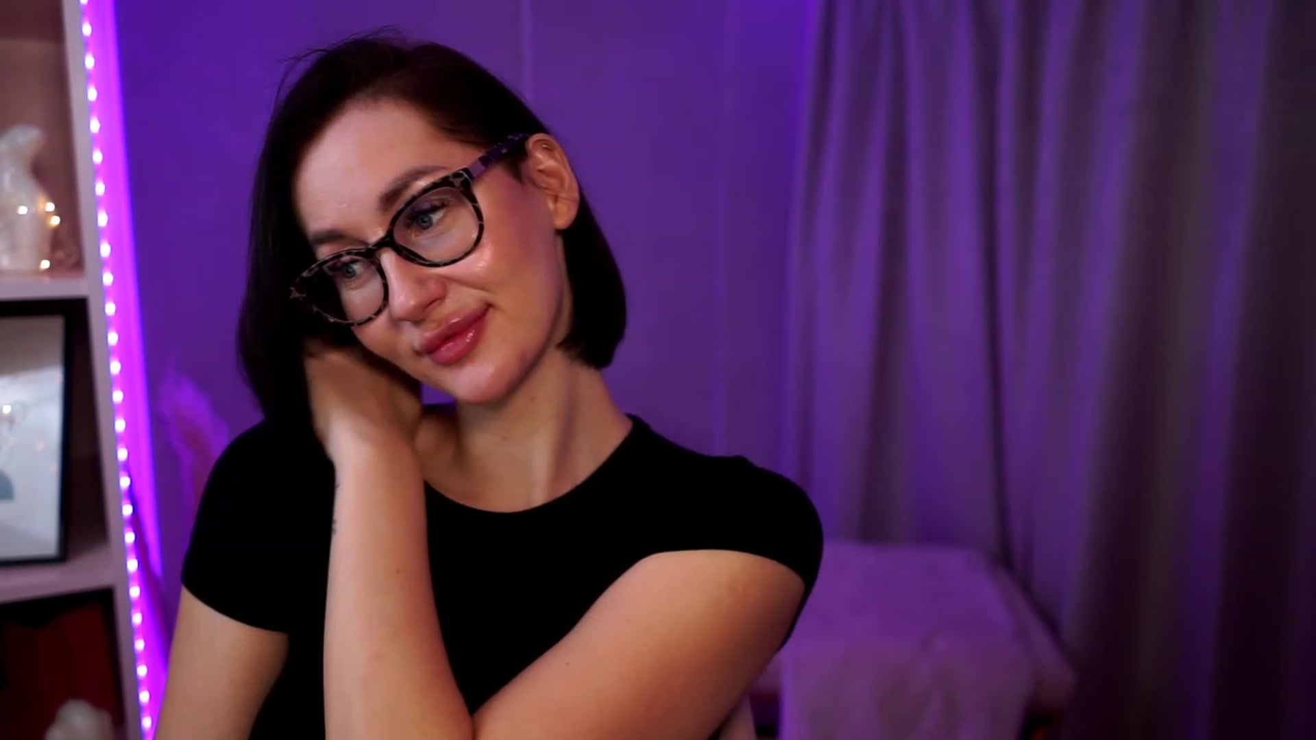 Gallery image thumbnail from Queen_Dasha's myfreecams stream on, 11/06/2023, 19:18 image 6 of 20