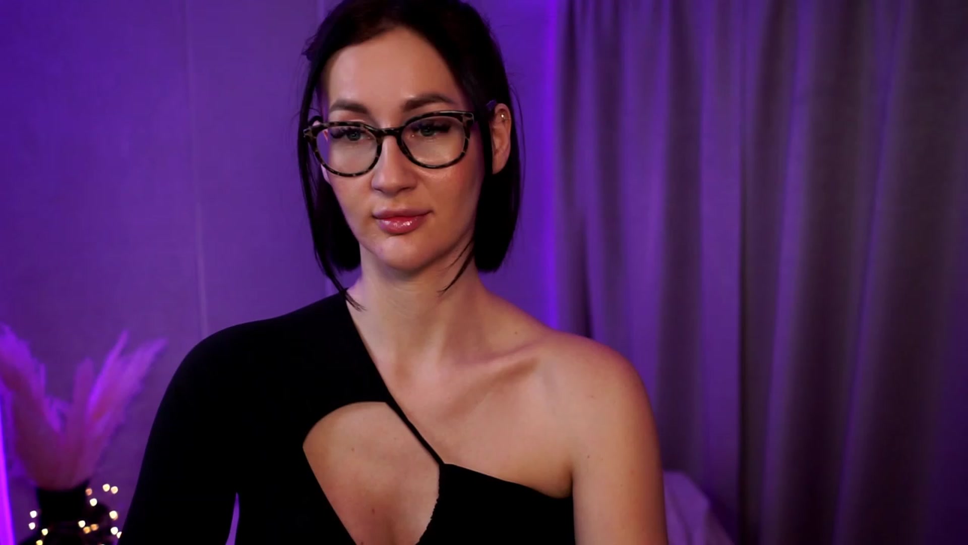 Gallery image thumbnail from Queen_Dasha's myfreecams stream on, 11/14/2023, 20:31 image 7 of 20