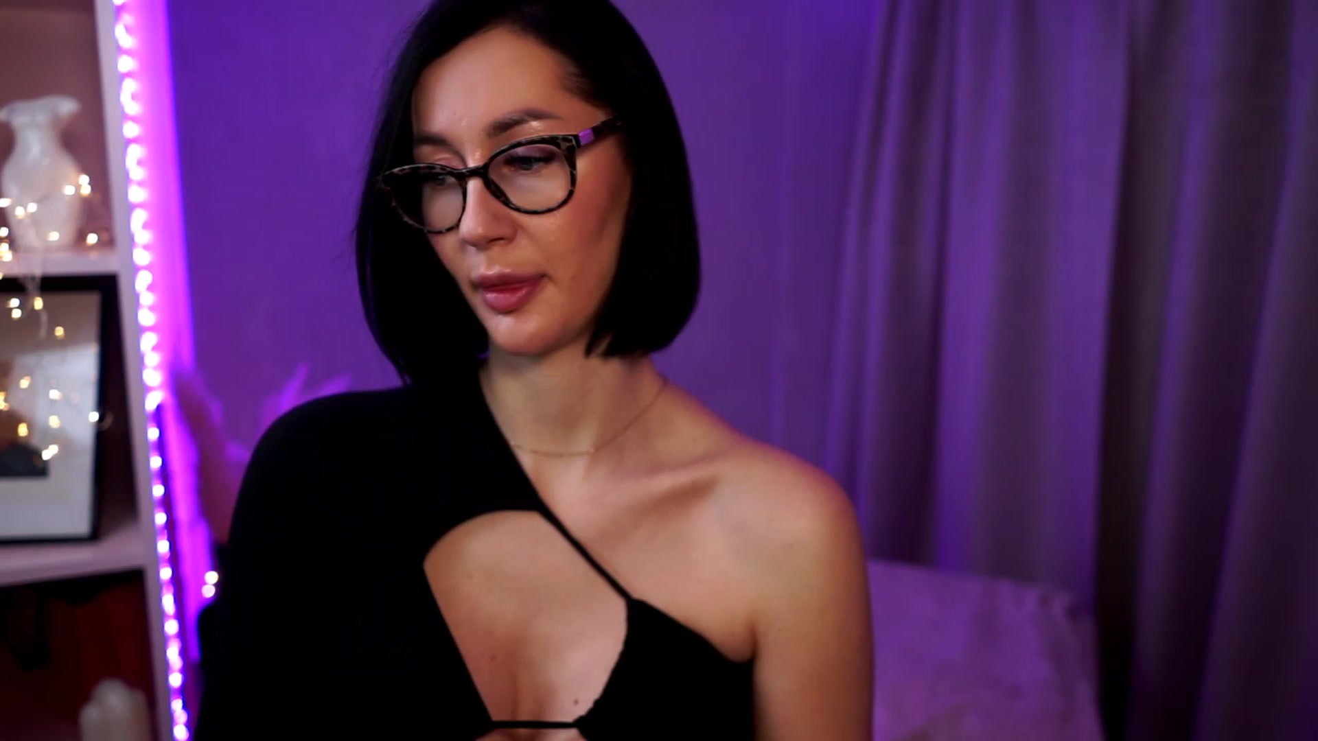 Gallery image thumbnail from Queen_Dasha's myfreecams stream on, 11/24/2023, 16:56 image 3 of 20