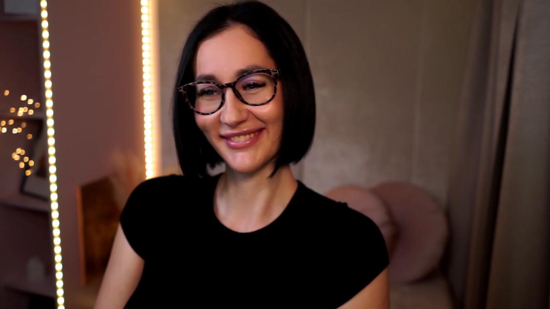 Gallery image thumbnail from Queen_Dasha's myfreecams stream on, 12/11/2023, 19:30 image 18 of 20