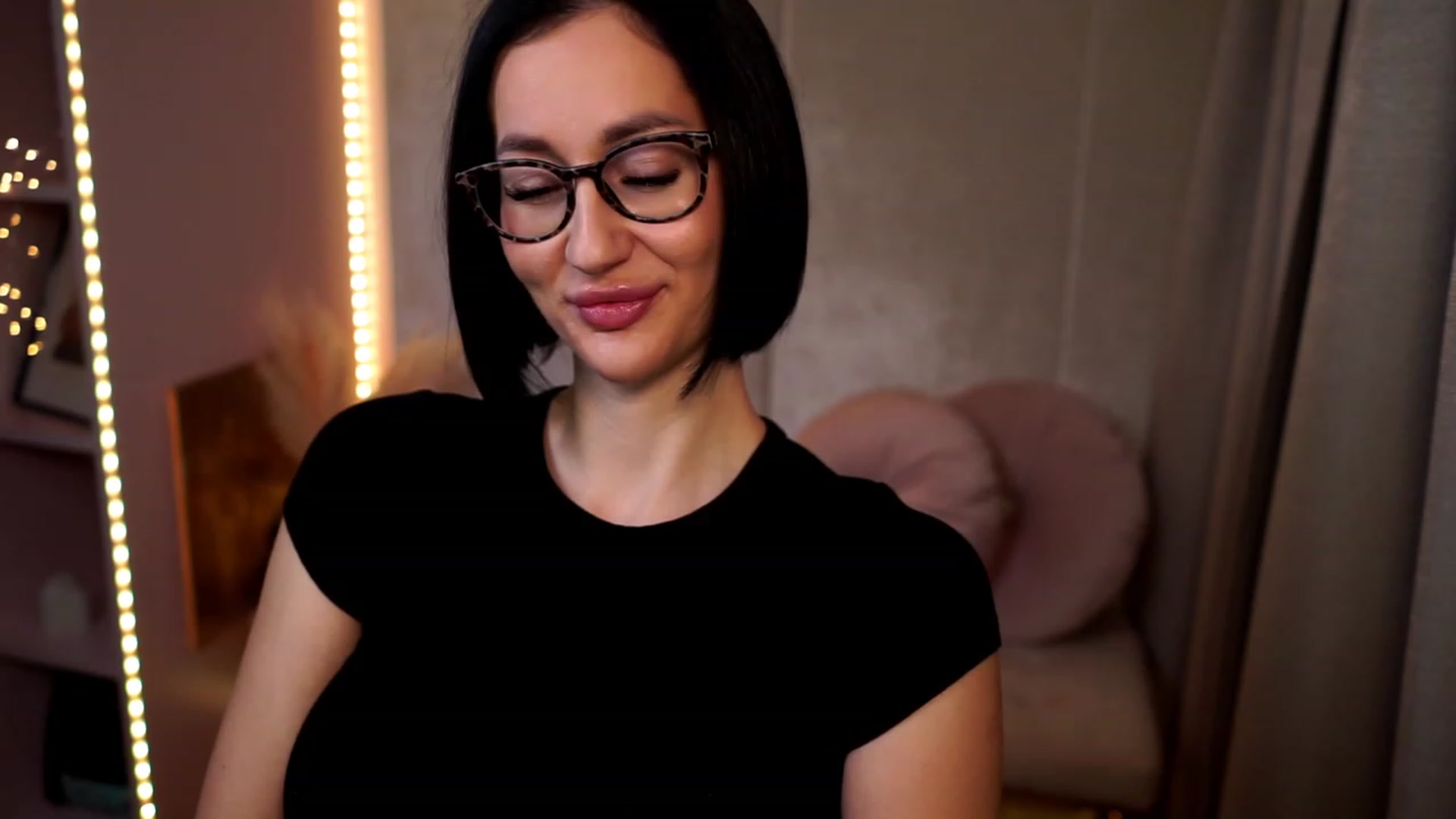 Gallery image thumbnail from Queen_Dasha's myfreecams stream on, 12/11/2023, 19:30 image 2 of 20