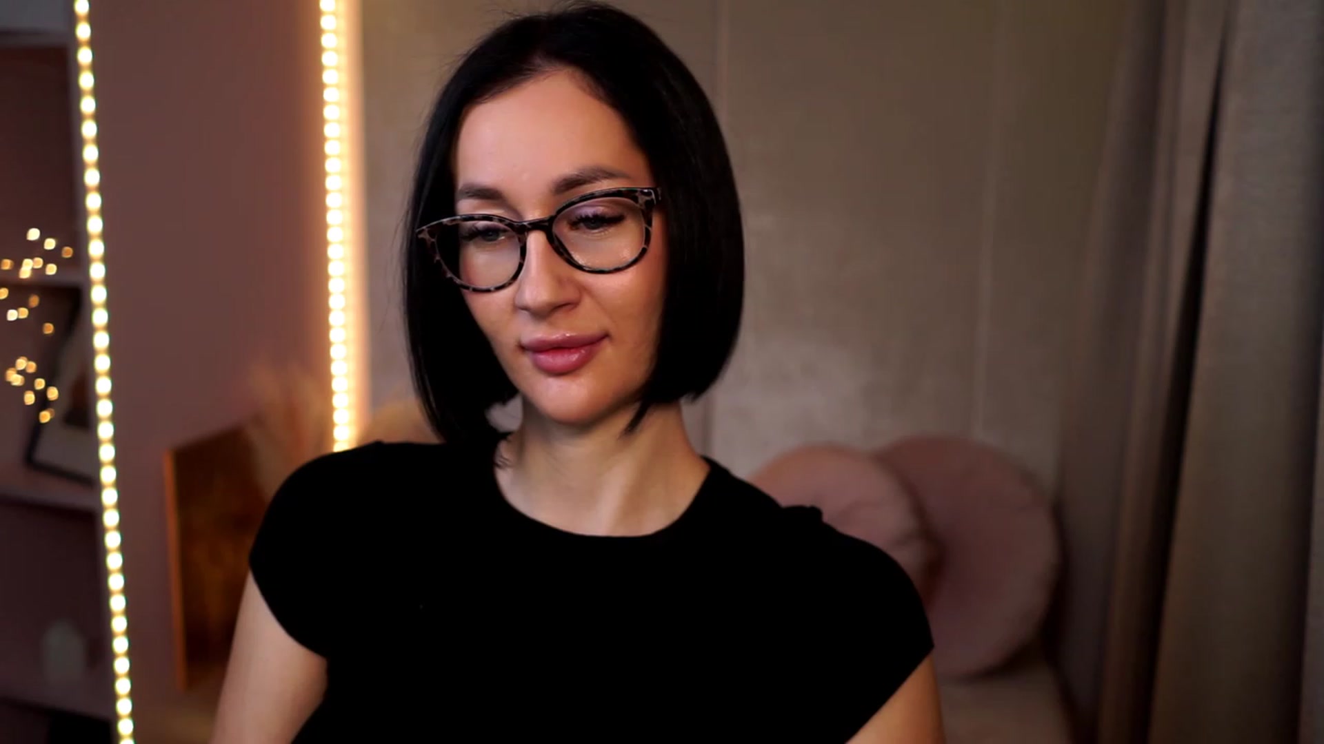 Gallery image thumbnail from Queen_Dasha's myfreecams stream on, 12/11/2023, 19:30 image 16 of 20