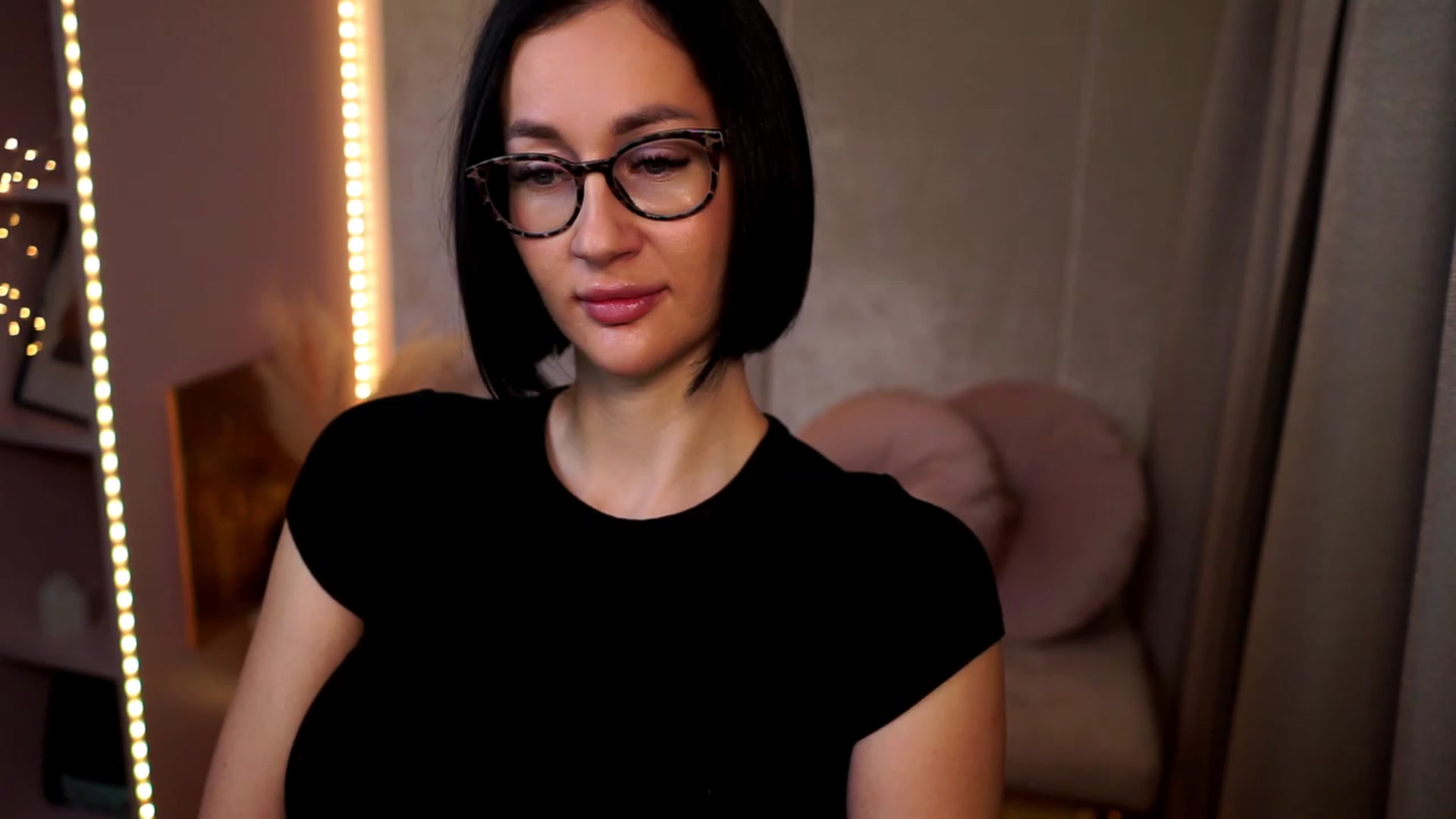 Gallery image thumbnail from Queen_Dasha's myfreecams stream on, 12/11/2023, 19:30 image 1 of 20
