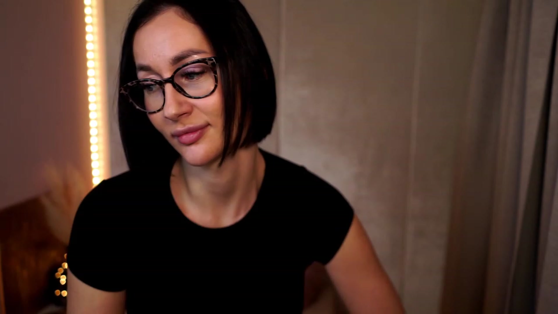 Gallery image thumbnail from Queen_Dasha's myfreecams stream on, 12/11/2023, 20:17 image 10 of 20
