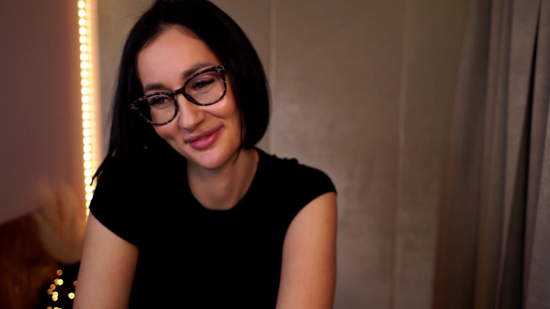 Gallery image thumbnail from Queen_Dasha's myfreecams stream on, 12/11/2023, 20:17 image 18 of 20