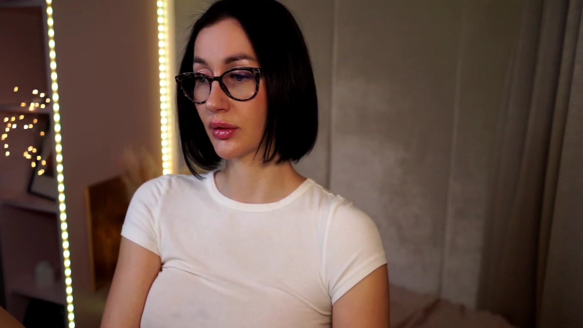 Gallery image thumbnail from Queen_Dasha's myfreecams stream on, 01/08/2024, 19:20 image 17 of 20