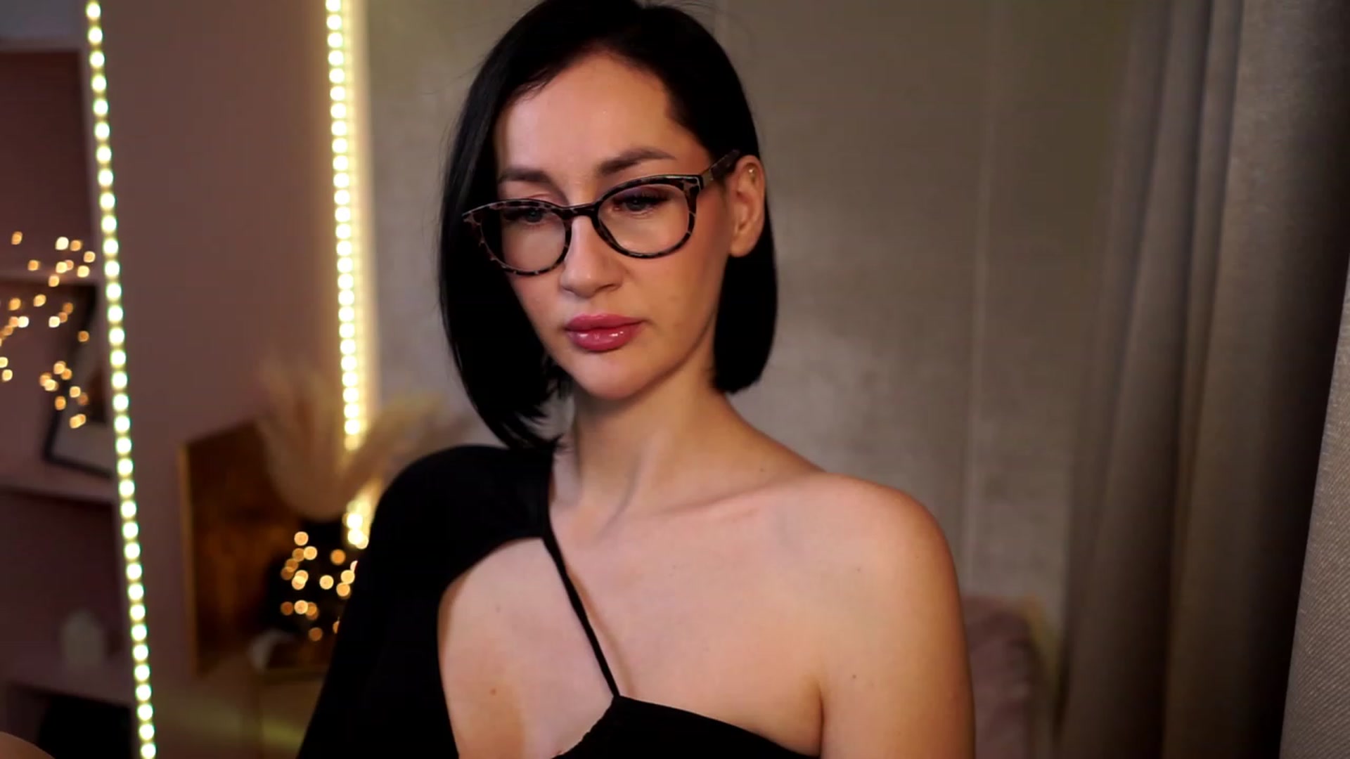 Gallery image thumbnail from Queen_Dasha's myfreecams stream on, 02/10/2024, 13:59 image 1 of 20
