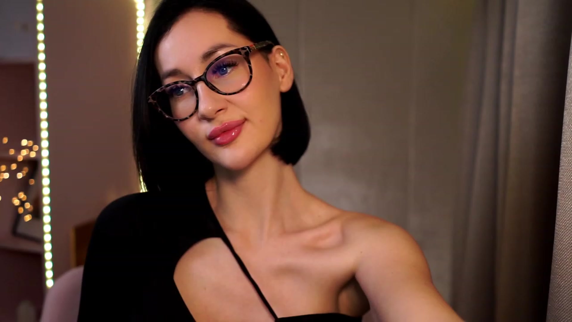 Gallery image thumbnail from Queen_Dasha's myfreecams stream on, 02/10/2024, 13:59 image 3 of 20