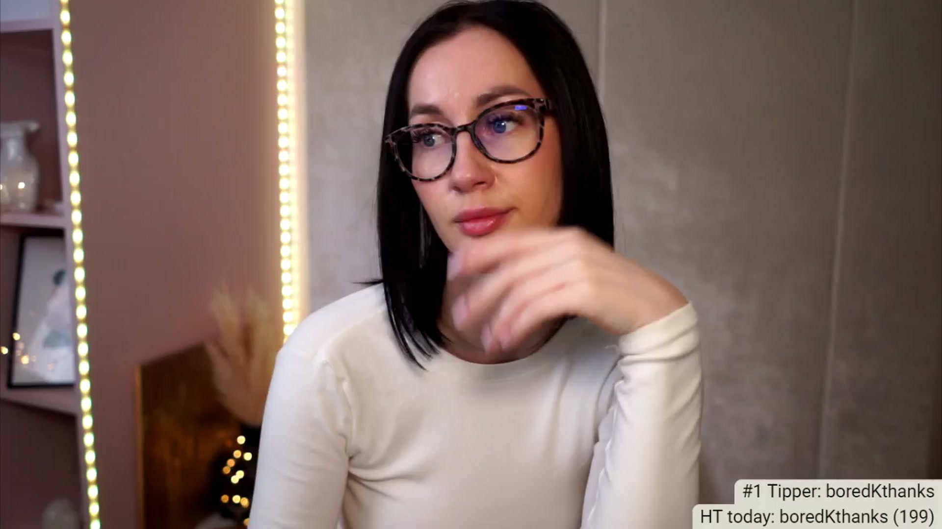Gallery image thumbnail from Queen_Dasha's myfreecams stream on, 04/10/2024, 18:39 image 9 of 20