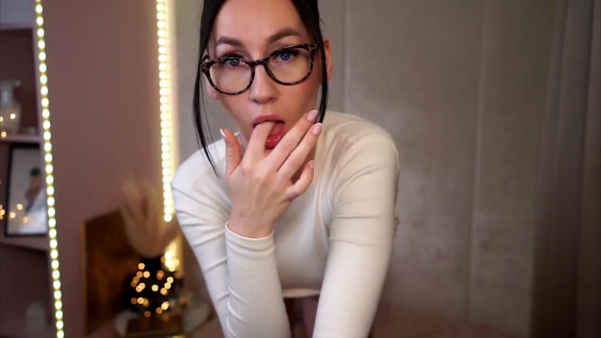 Gallery image thumbnail from Queen_Dasha's myfreecams stream on, 04/16/2024, 17:04 image 8 of 20