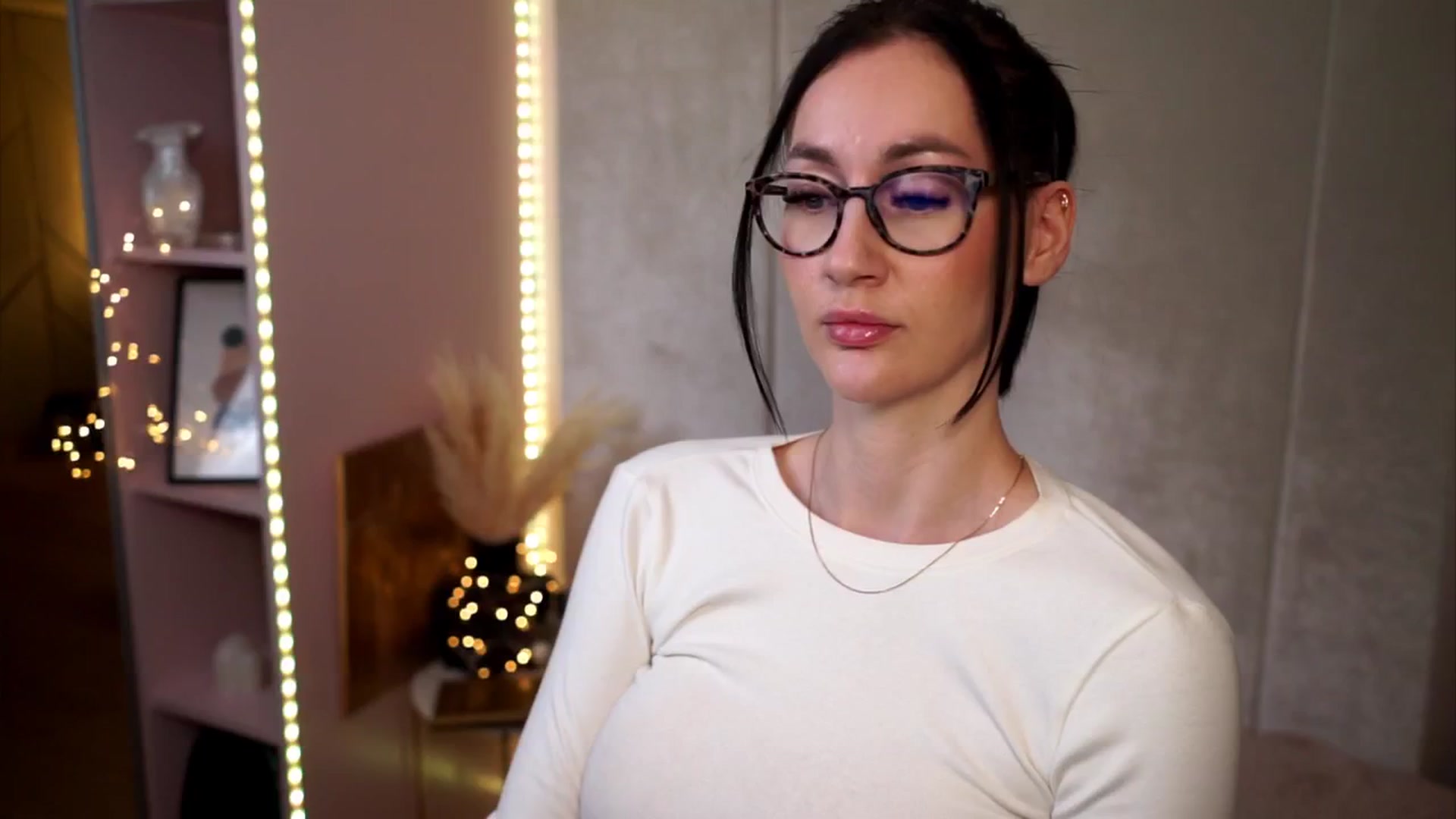 Gallery image thumbnail from Queen_Dasha's myfreecams stream on, 04/16/2024, 19:26 image 3 of 20