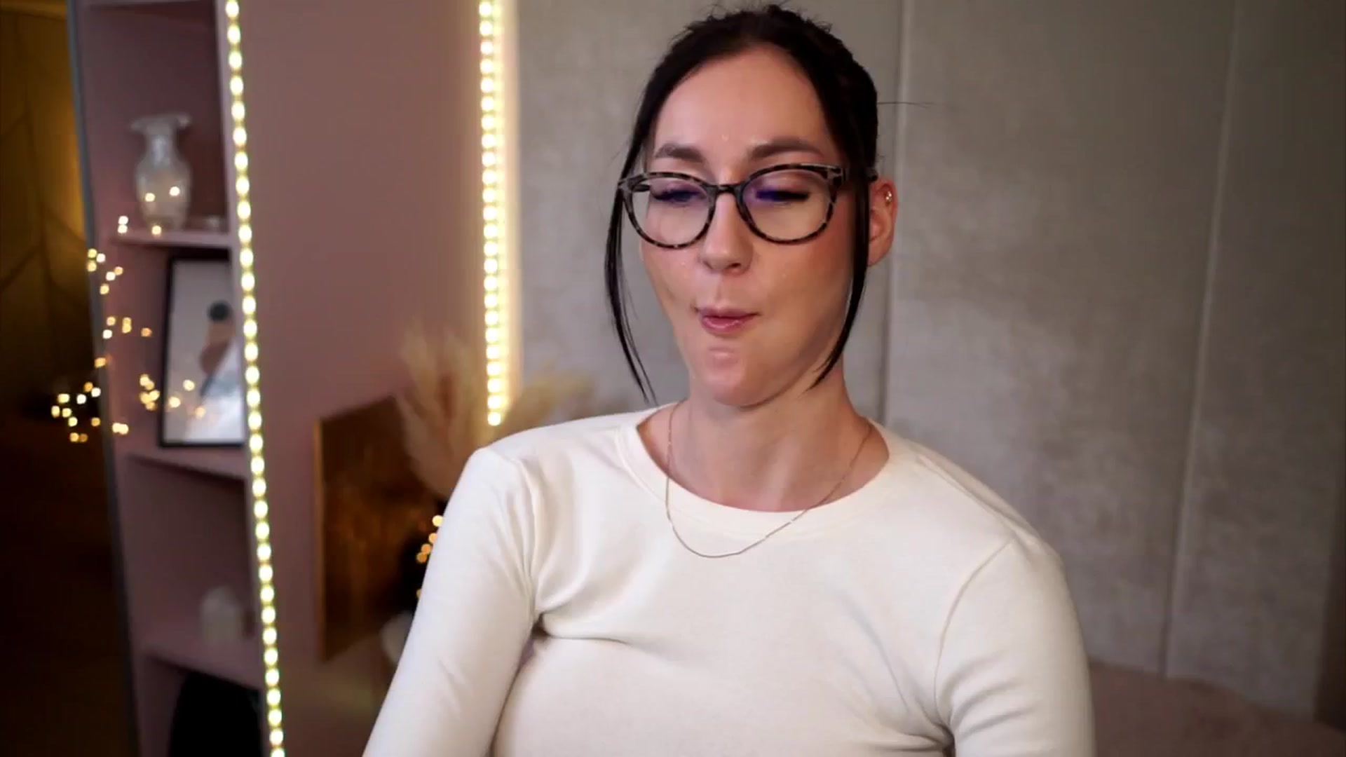 Gallery image thumbnail from Queen_Dasha's myfreecams stream on, 04/16/2024, 19:26 image 1 of 20
