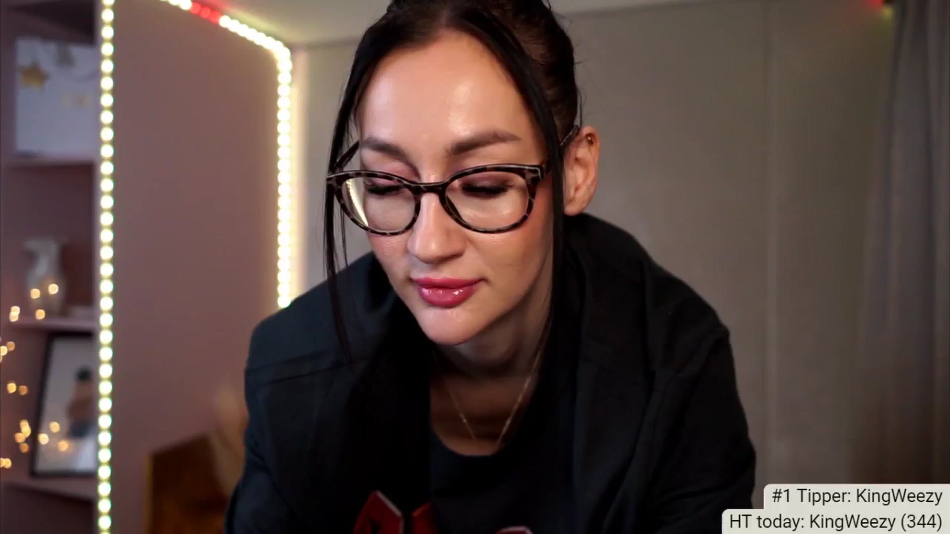 Gallery image thumbnail from Queen_Dasha's myfreecams stream on, 04/26/2024, 18:13 image 8 of 20