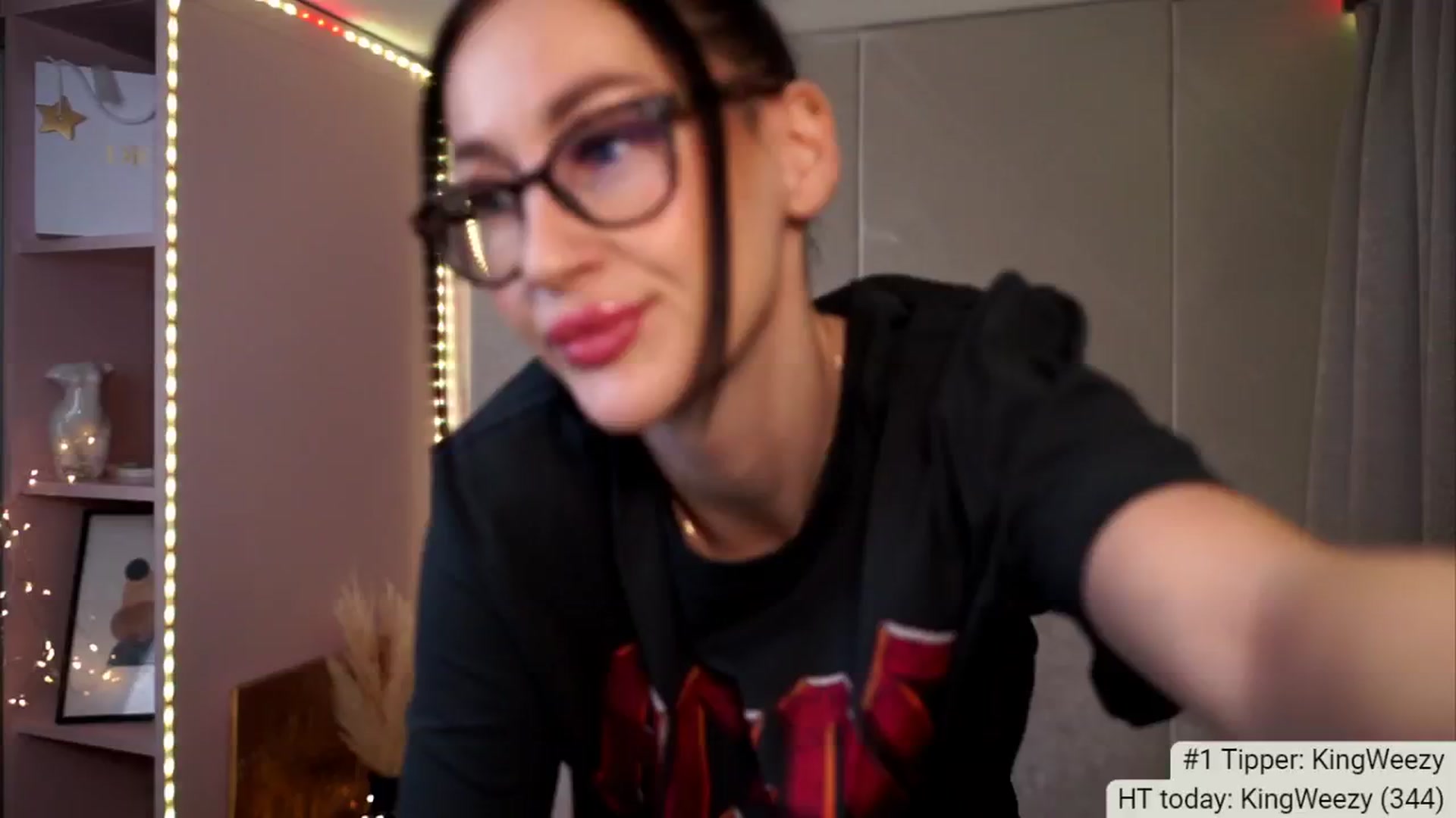 Gallery image thumbnail from Queen_Dasha's myfreecams stream on, 04/26/2024, 18:13 image 7 of 20