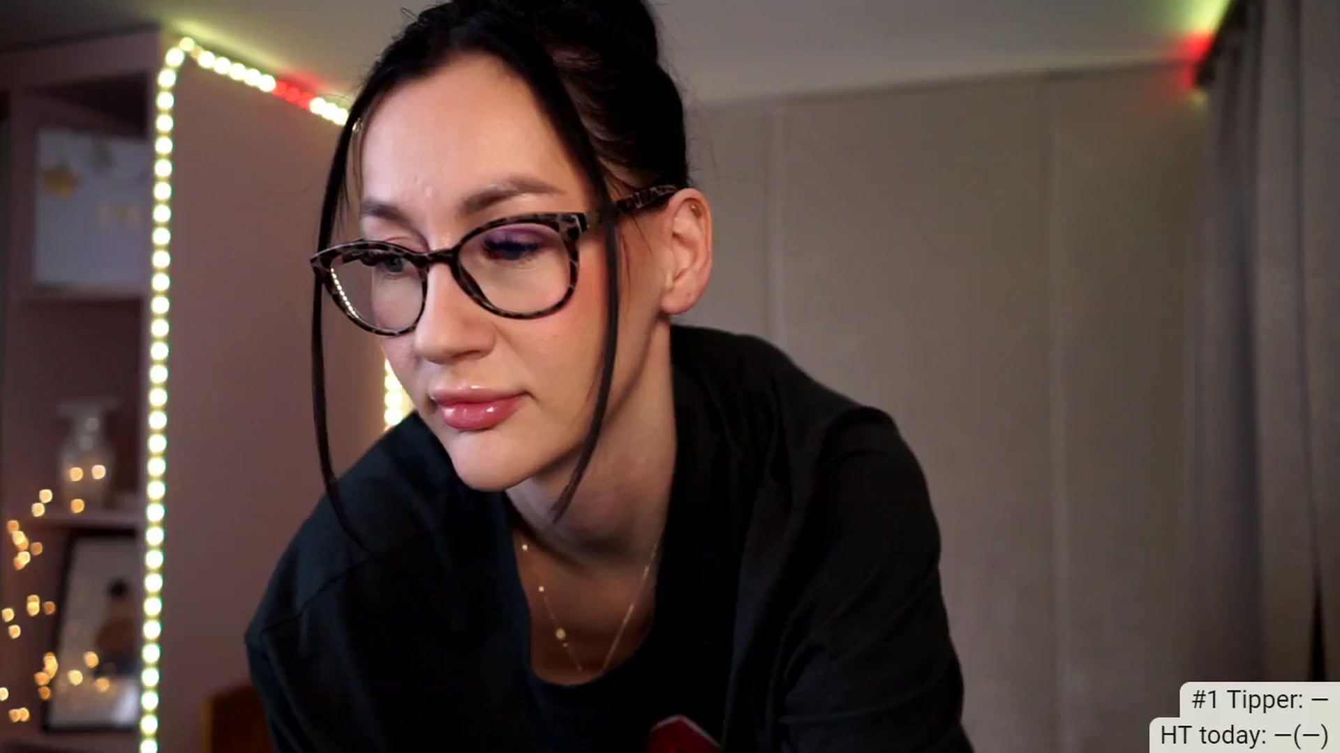 Gallery image thumbnail from Queen_Dasha's myfreecams stream on, 05/03/2024, 16:17 image 17 of 20