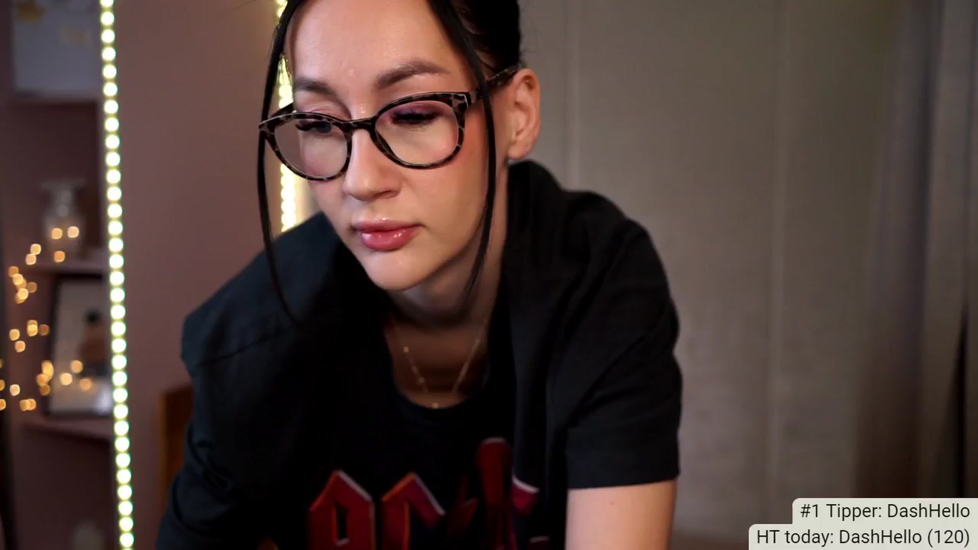 Gallery image thumbnail from Queen_Dasha's myfreecams stream on, 05/03/2024, 17:25 image 1 of 20