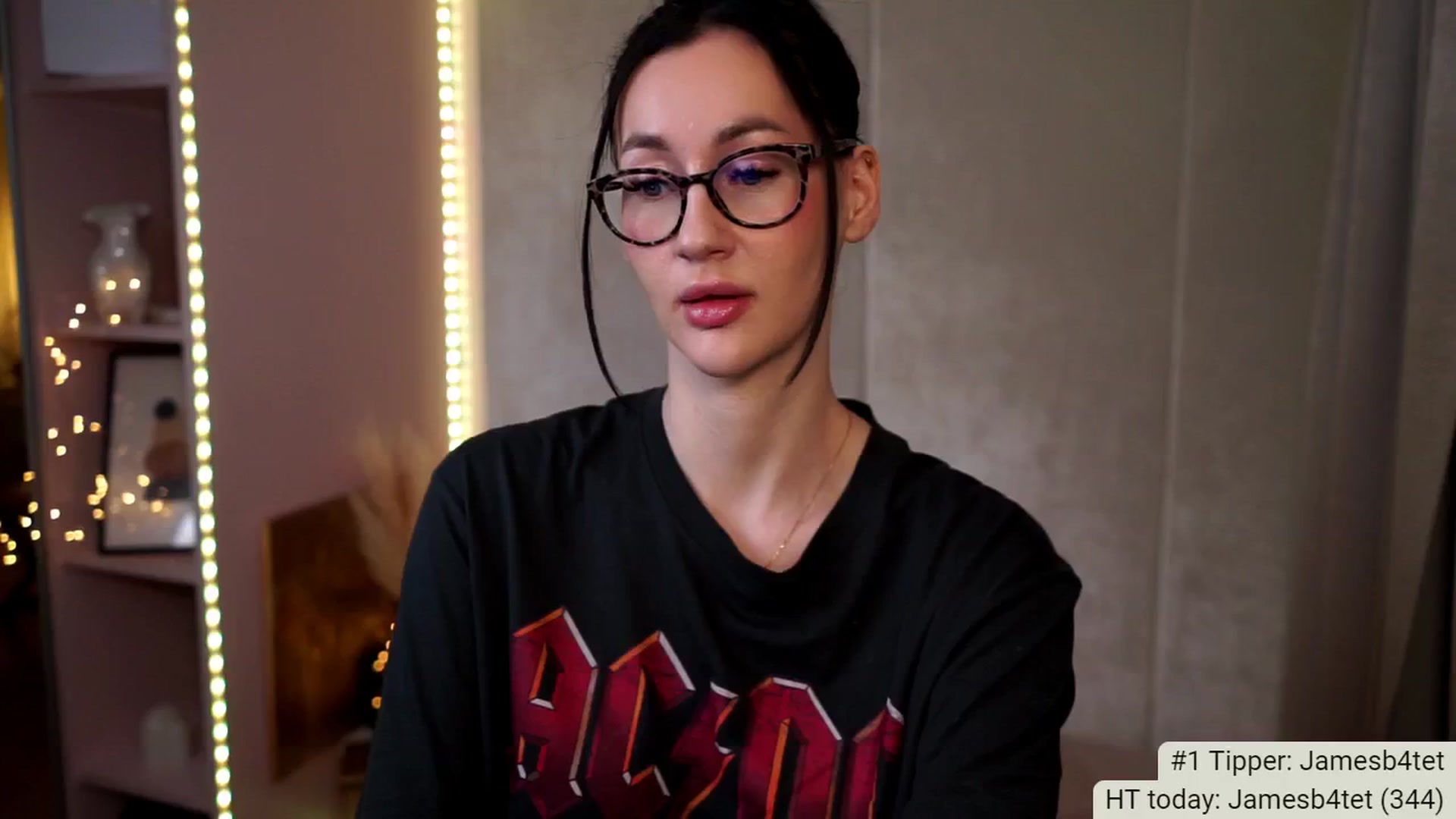 Gallery image thumbnail from Queen_Dasha's myfreecams stream on, 05/03/2024, 18:15 image 10 of 20
