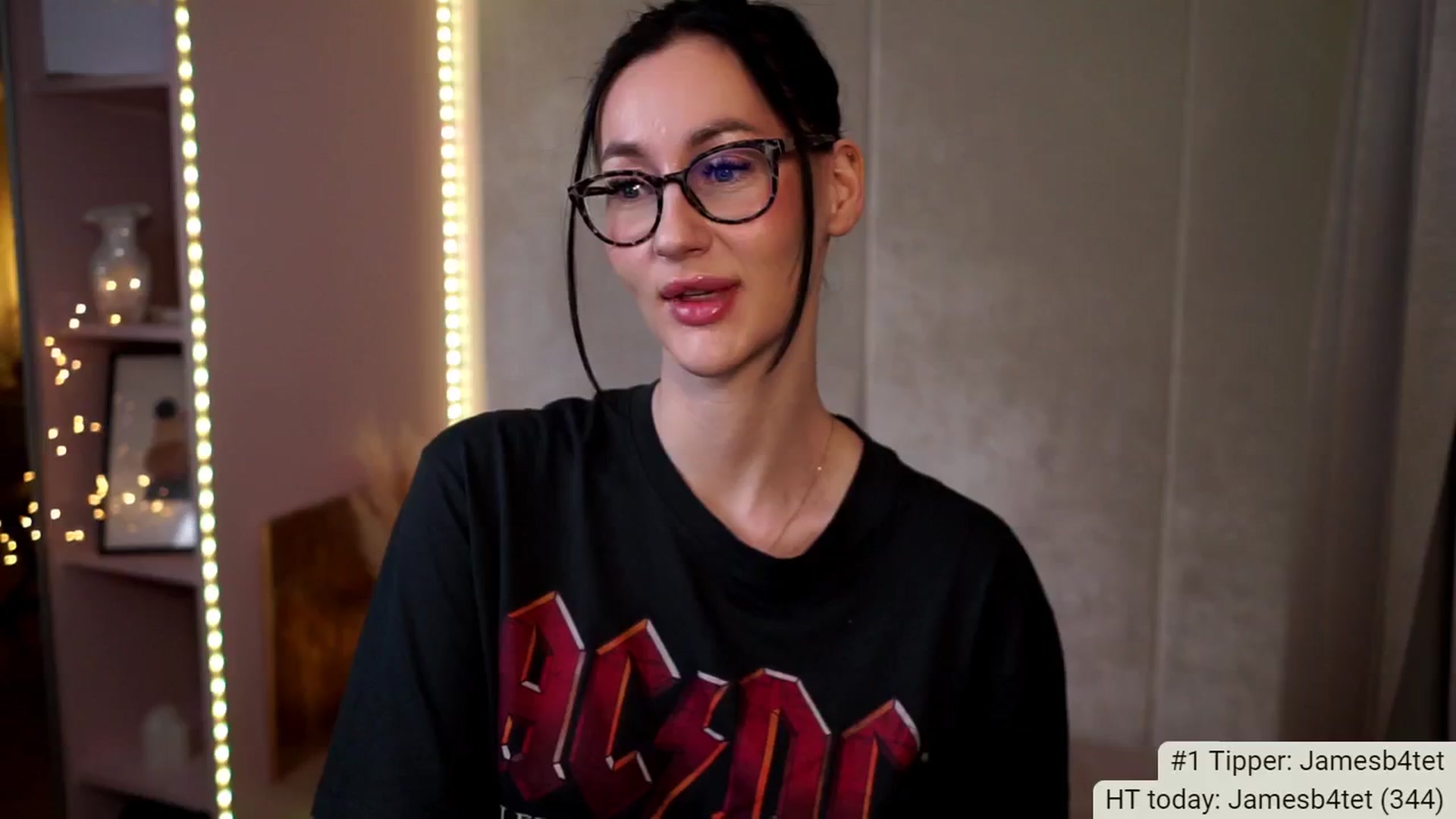 Gallery image thumbnail from Queen_Dasha's myfreecams stream on, 05/03/2024, 18:15 image 11 of 20