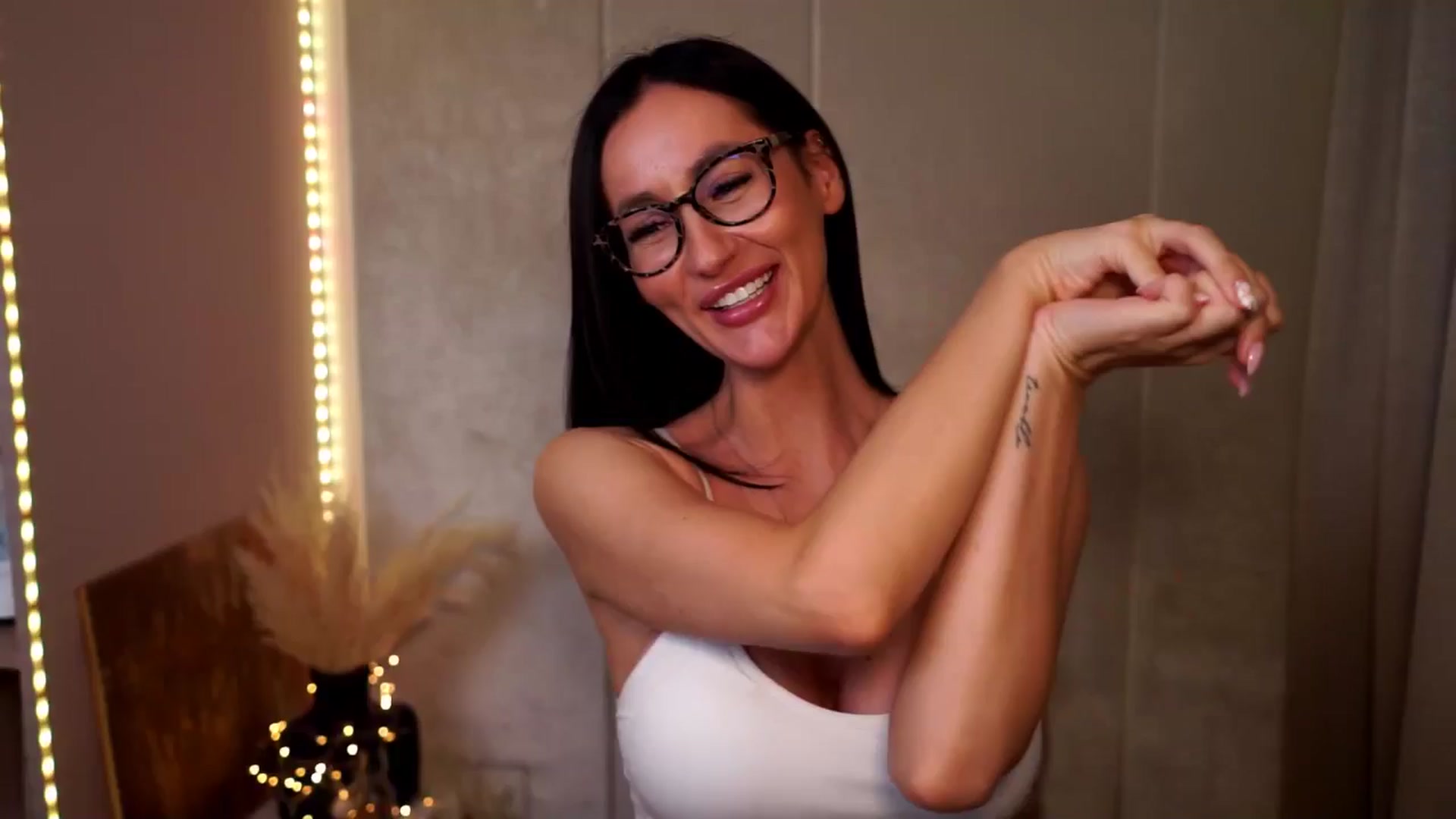 Gallery image thumbnail from Queen_Dasha's myfreecams stream on, 08/07/2024, 23:06 image 2 of 20