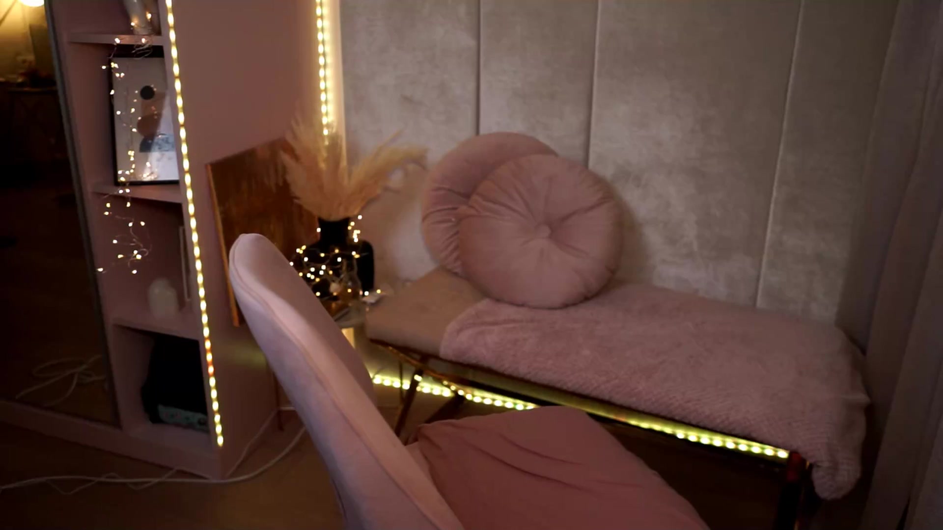 Gallery image thumbnail from Queen_Dasha's myfreecams stream on, 08/08/2024, 20:09 image 20 of 20