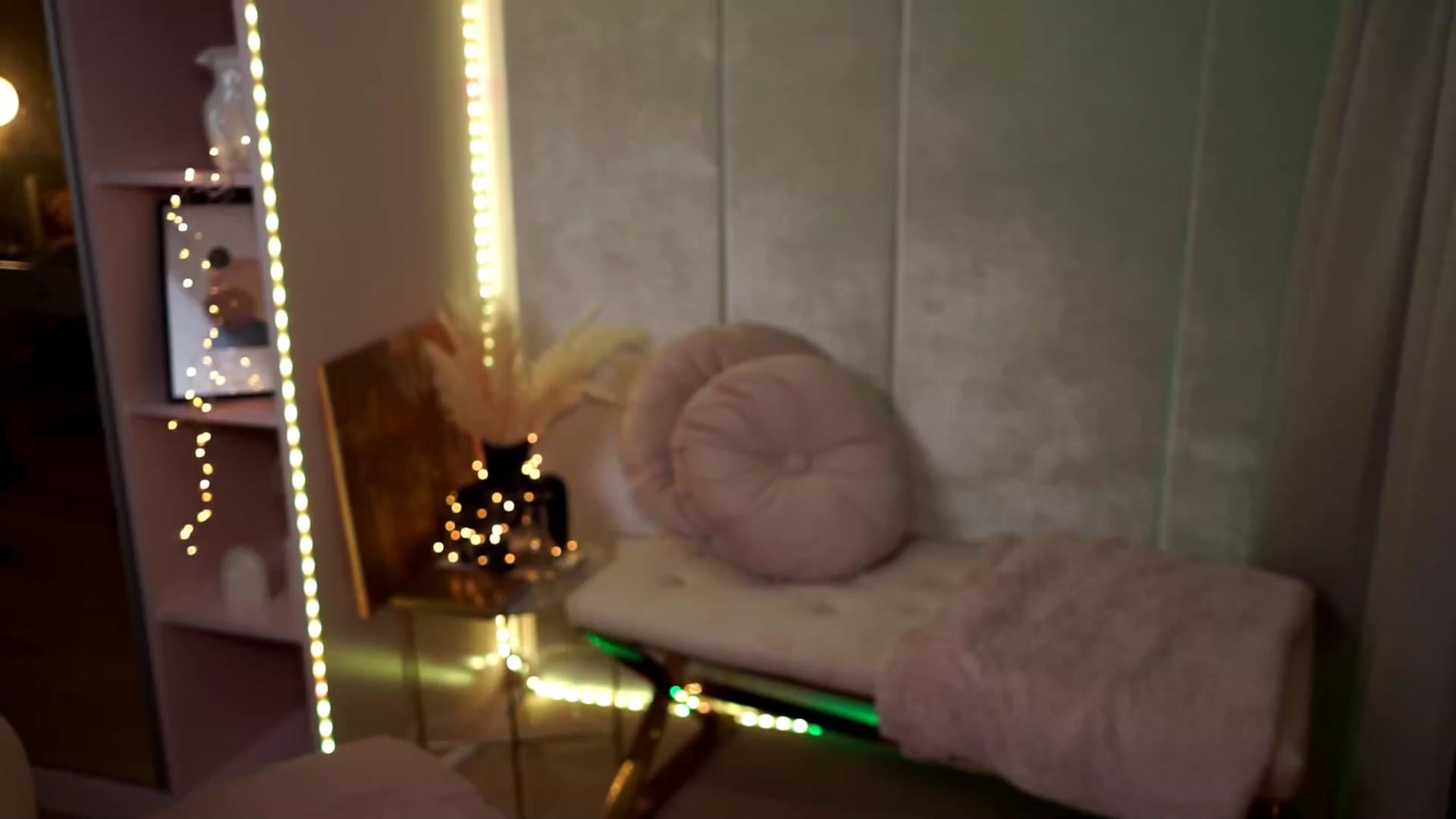 Gallery image thumbnail from Queen_Dasha's myfreecams stream on, 09/12/2024, 20:54 image 15 of 20